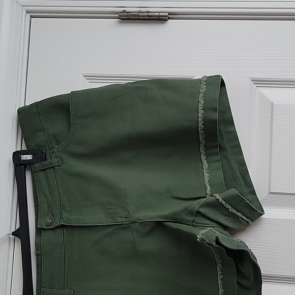 Time and Tru Women's Shorts - Picture 3 of 11